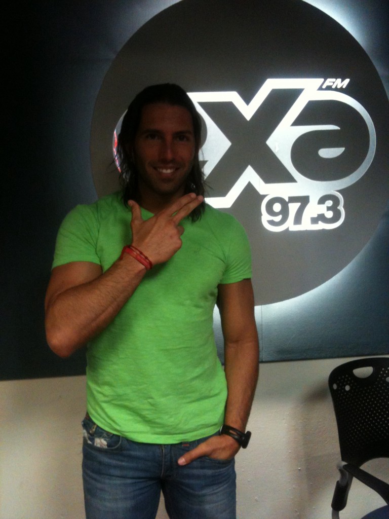 Poncho de Nigris en EXA